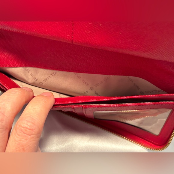 GUC MICHAEL KORS Leather Clutch Wallet with wrist strap - Picture 7 of 9